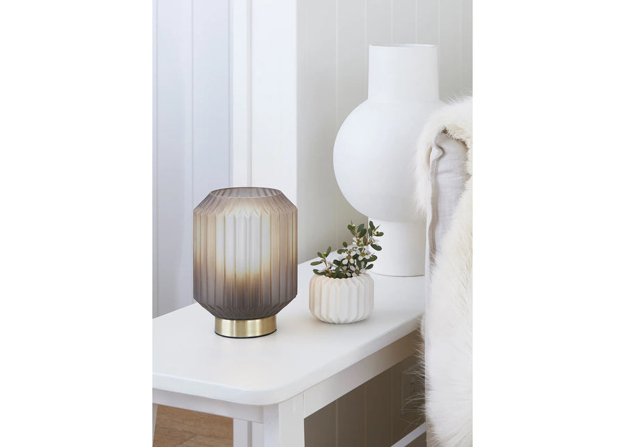 Table lamp Clancy, glass lampshade, brass base E14