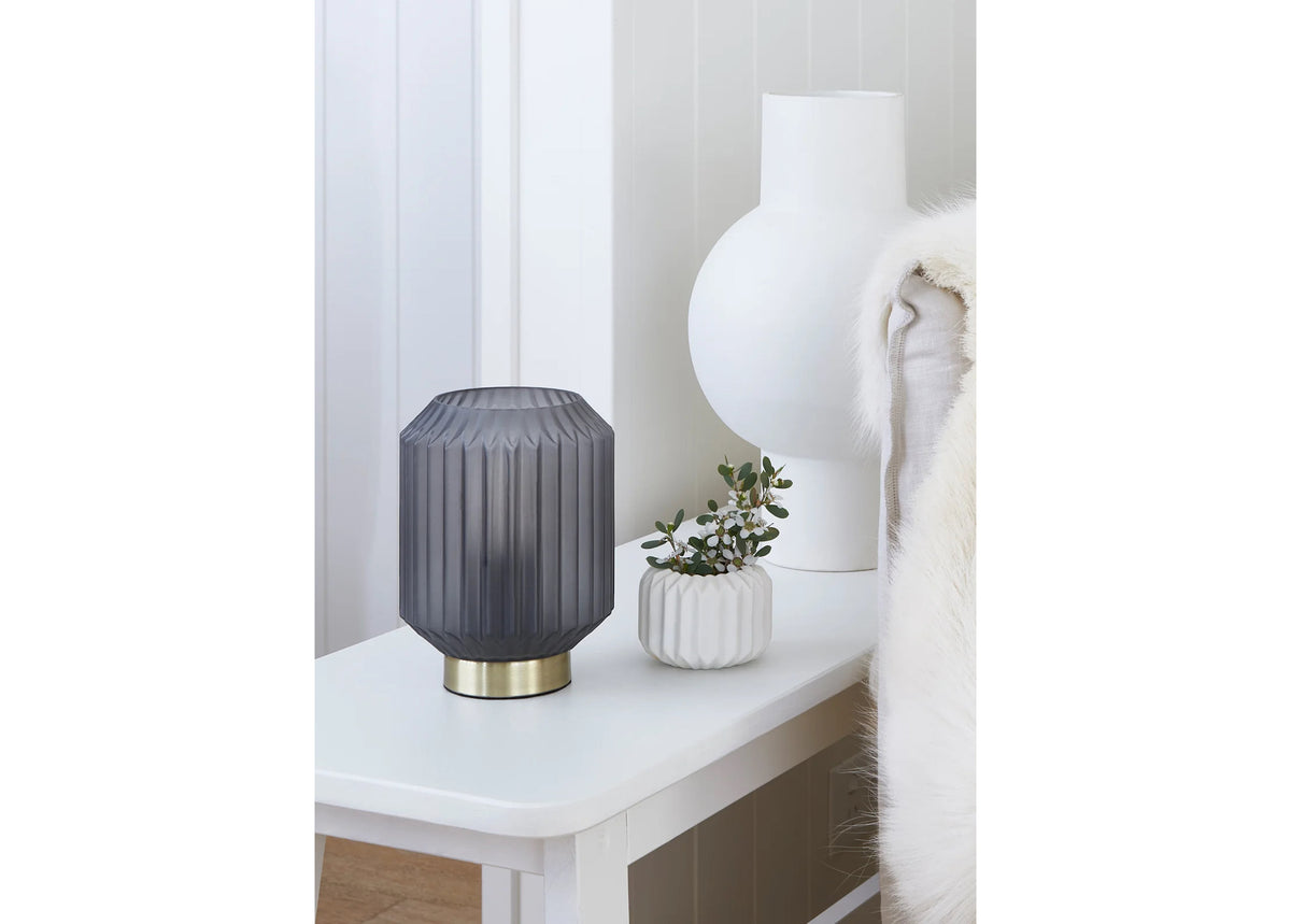 Table lamp Clancy, glass lampshade, brass base E14