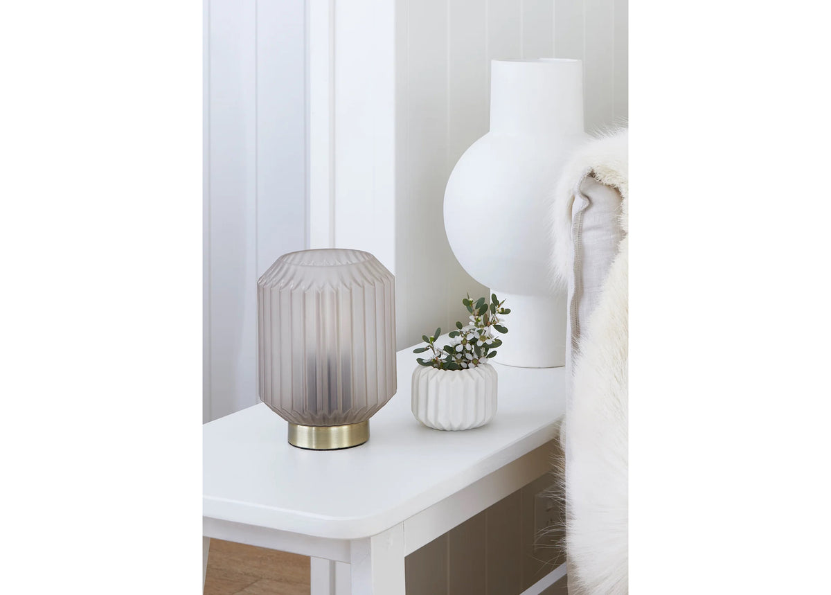 Table lamp Clancy, glass lampshade, brass base E14