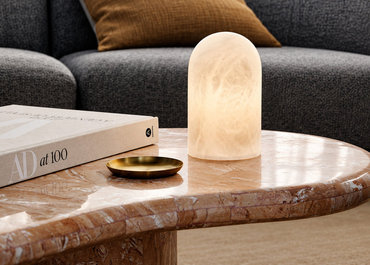 Panton Tischleuchte 27043149 – Lifestylebild auf Marmortisch
