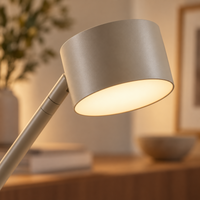 Lucci Vince Tischlampe Beige Close-up